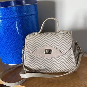 Lovely CROSS handbag or shoulder bag, tan color